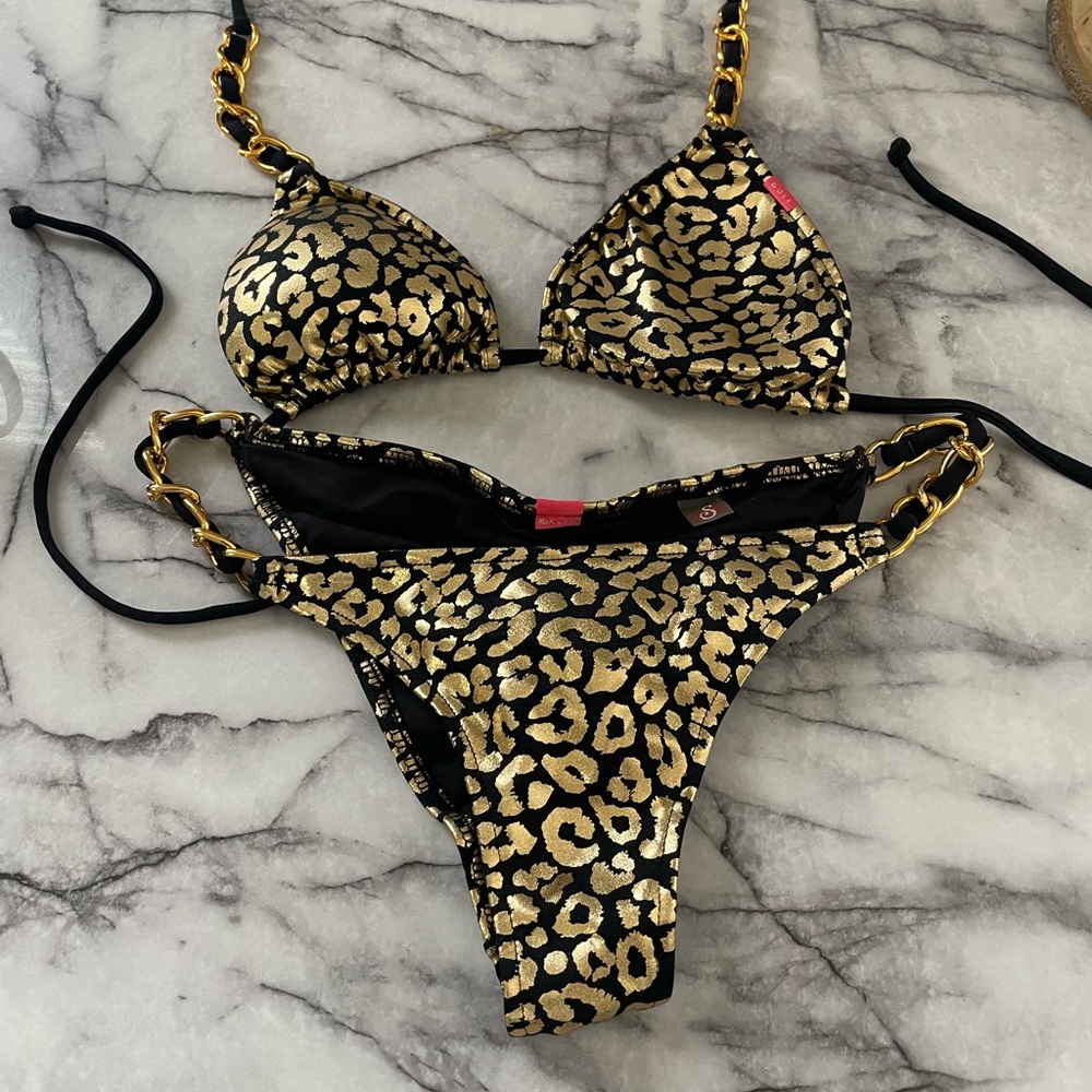 Doll black and gold leopard size small top and bottom Firm price